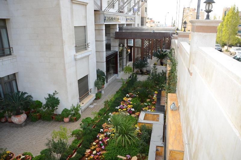 Jad Hotel Suites Amman Exterior foto