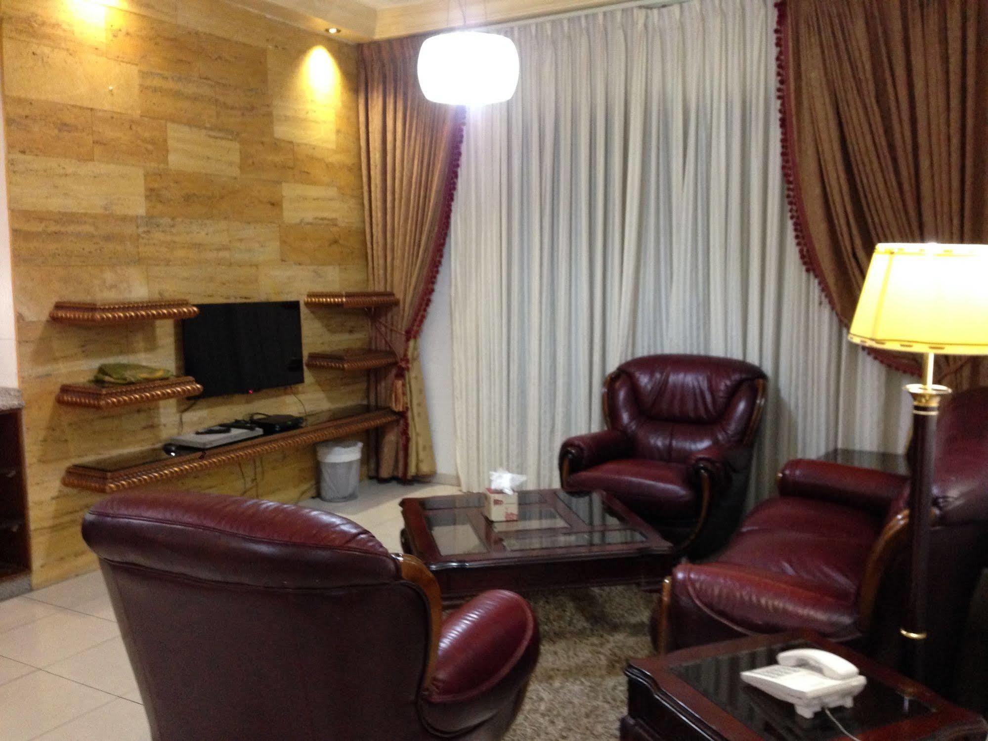 Jad Hotel Suites Amman Exterior foto