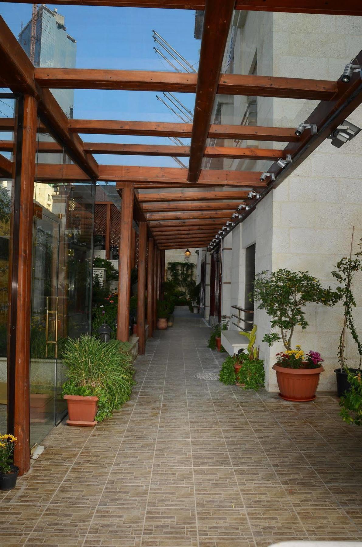 Jad Hotel Suites Amman Exterior foto