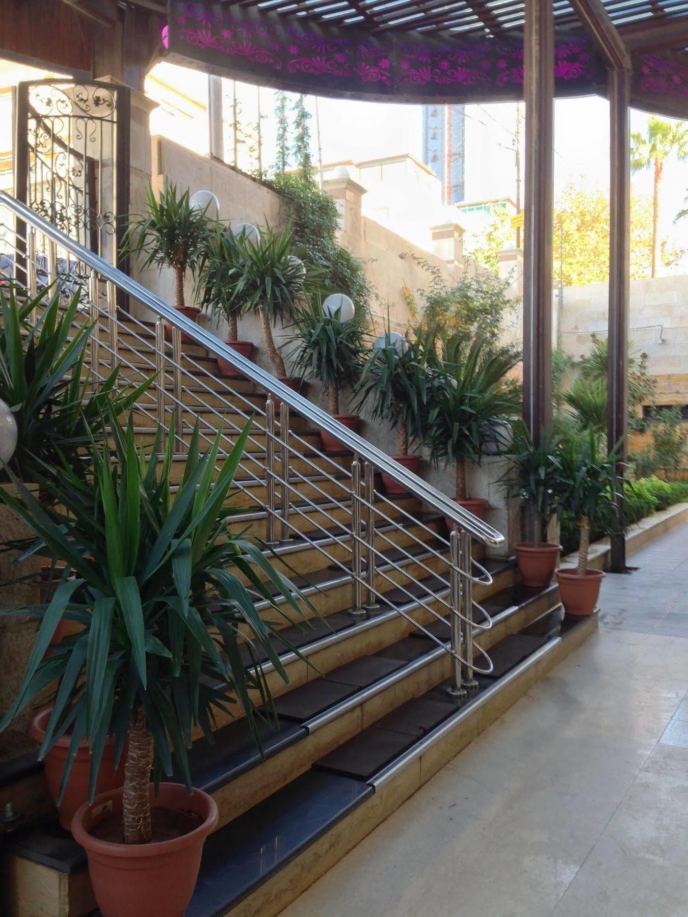 Jad Hotel Suites Amman Exterior foto
