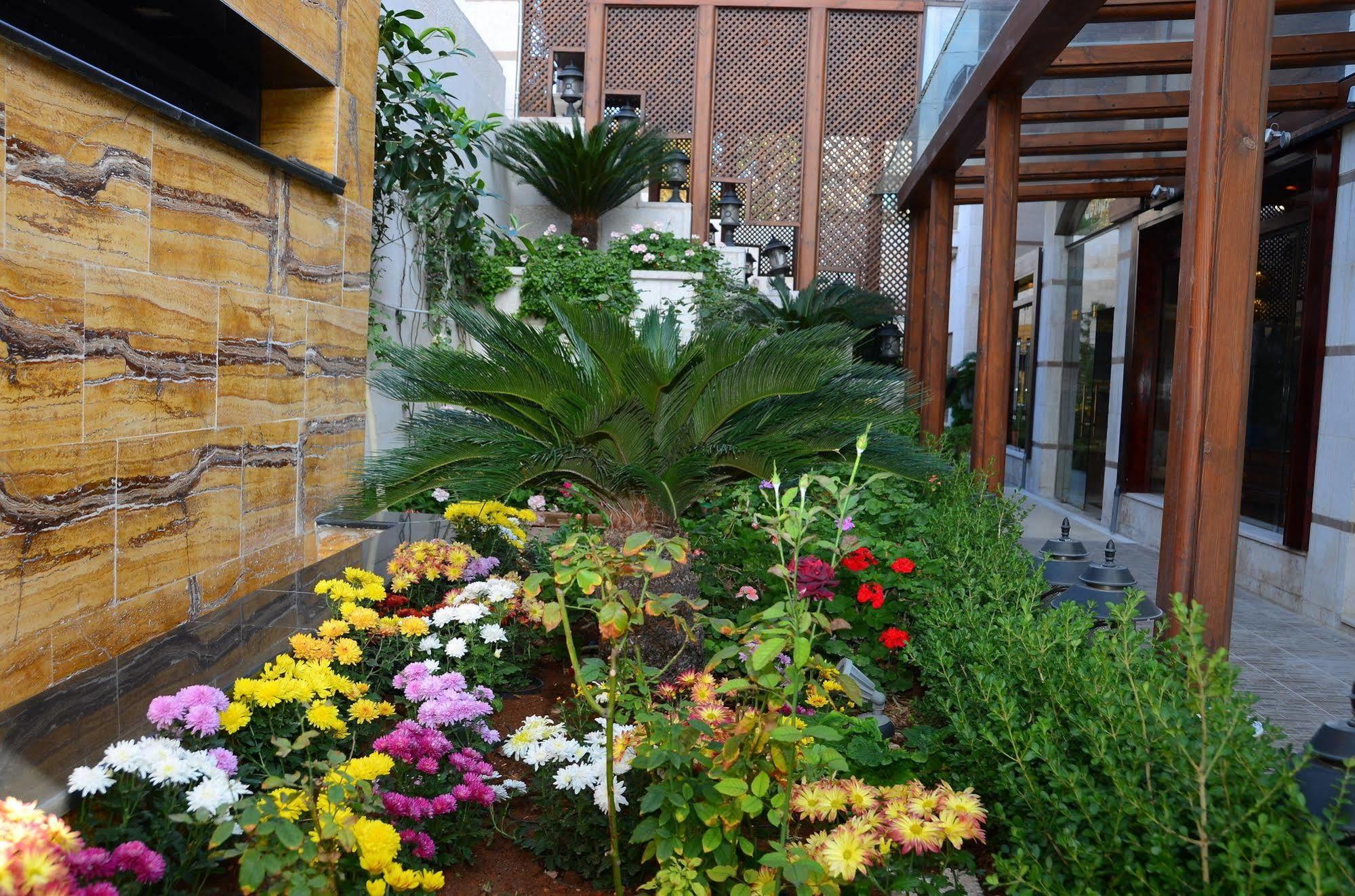 Jad Hotel Suites Amman Exterior foto